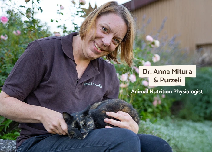Animal nutritionist Dr. Anna Mitura with cat Purzeli